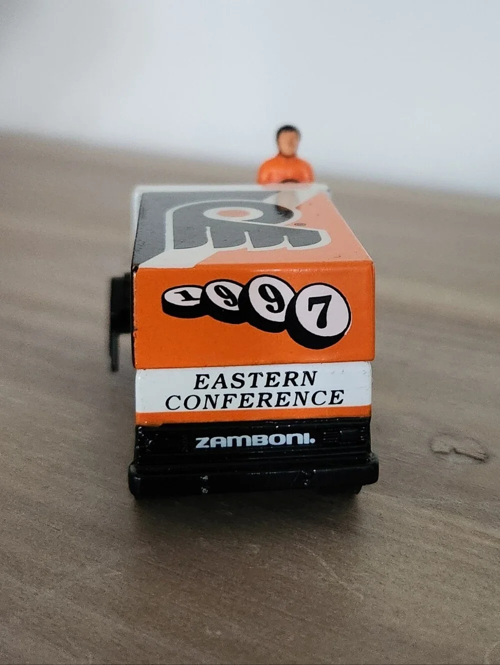🏒 VINTAGE Philadelphia Flyers NHL Zamboni Die-Cast - Retro 90s! 🧡 Sports Fan